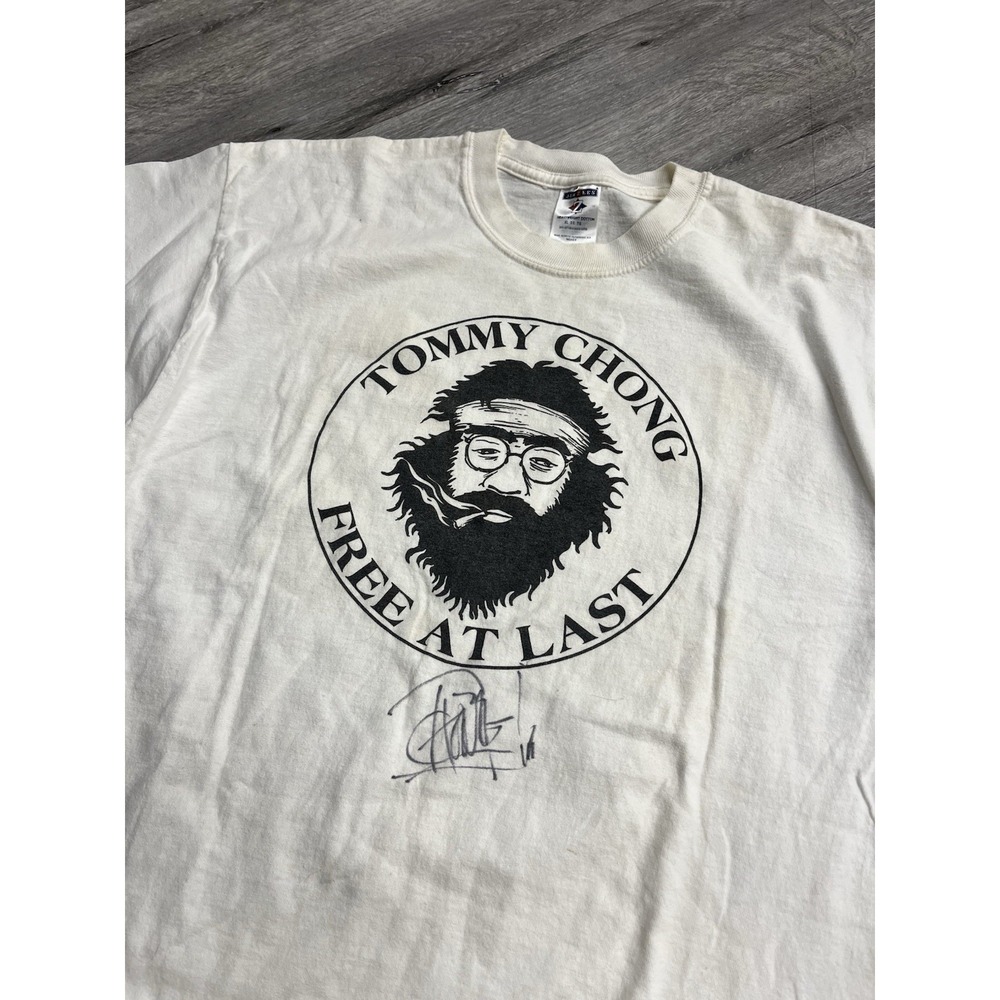 Vintage Tommy Chong T-Shirt Free At Last 90s Autographed by Tommy Size XL - Picture 1 of 5